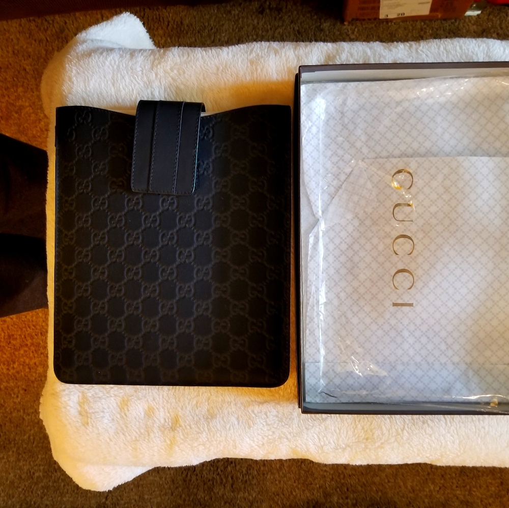 Authentic Gucci tablet case - Picture 3 of 3